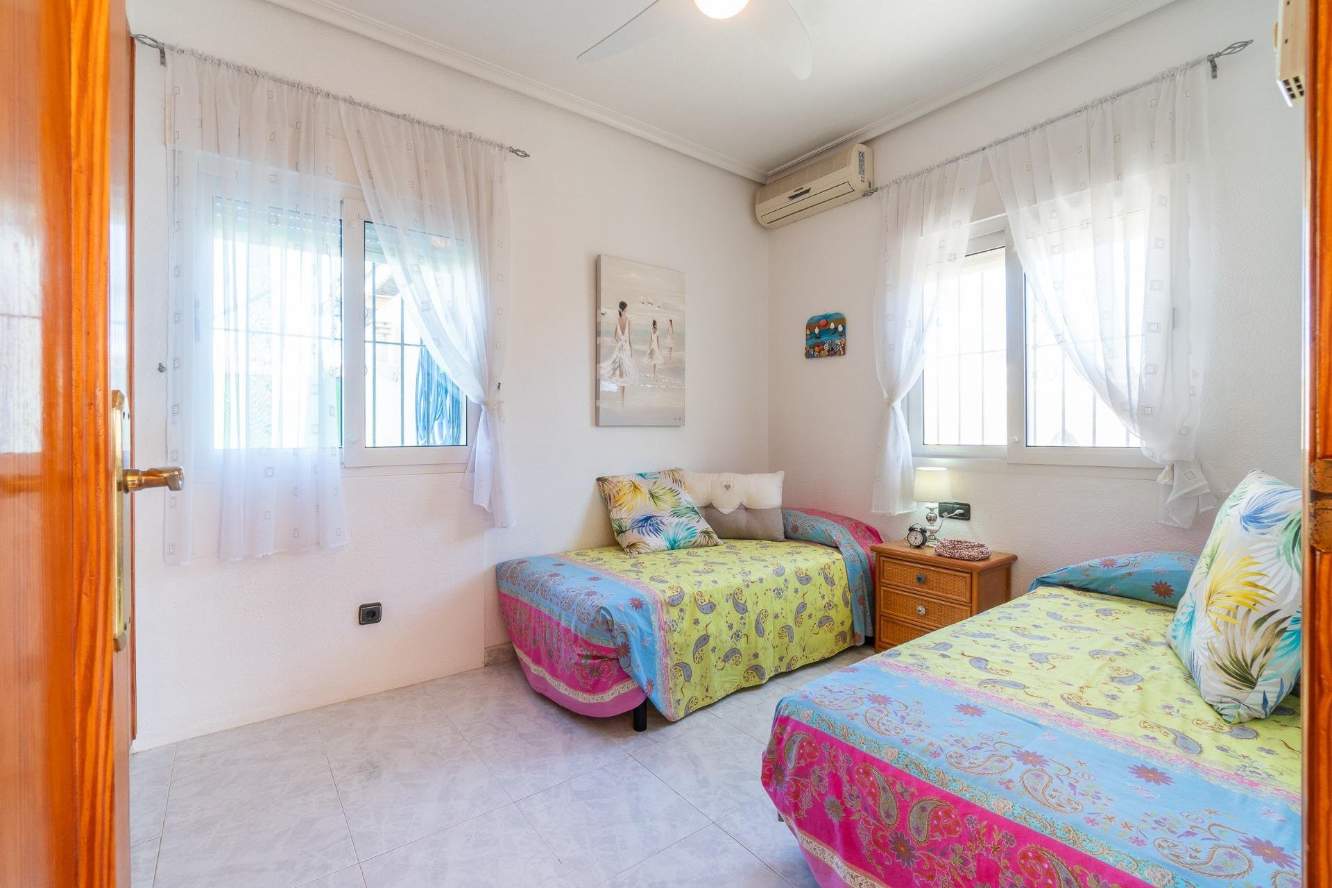 Återförsäljning - Villa -
Orihuela Costa - La Zenia