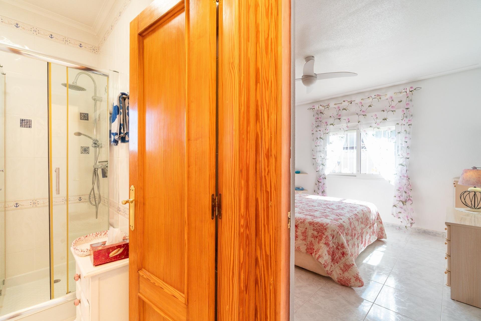 Återförsäljning - Villa -
Orihuela Costa - La Zenia