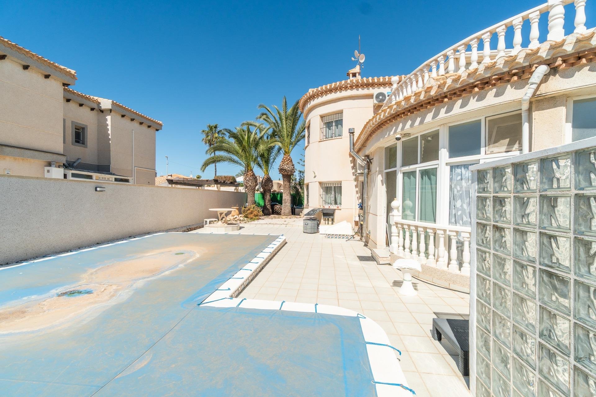 Återförsäljning - Villa -
Orihuela Costa - La Zenia