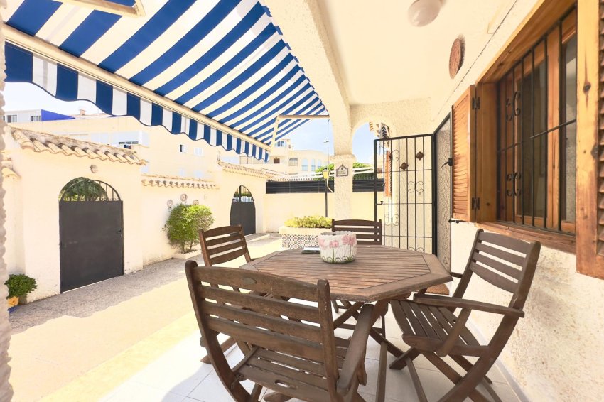 Återförsäljning - Villa -
Orihuela Costa - La Zenia