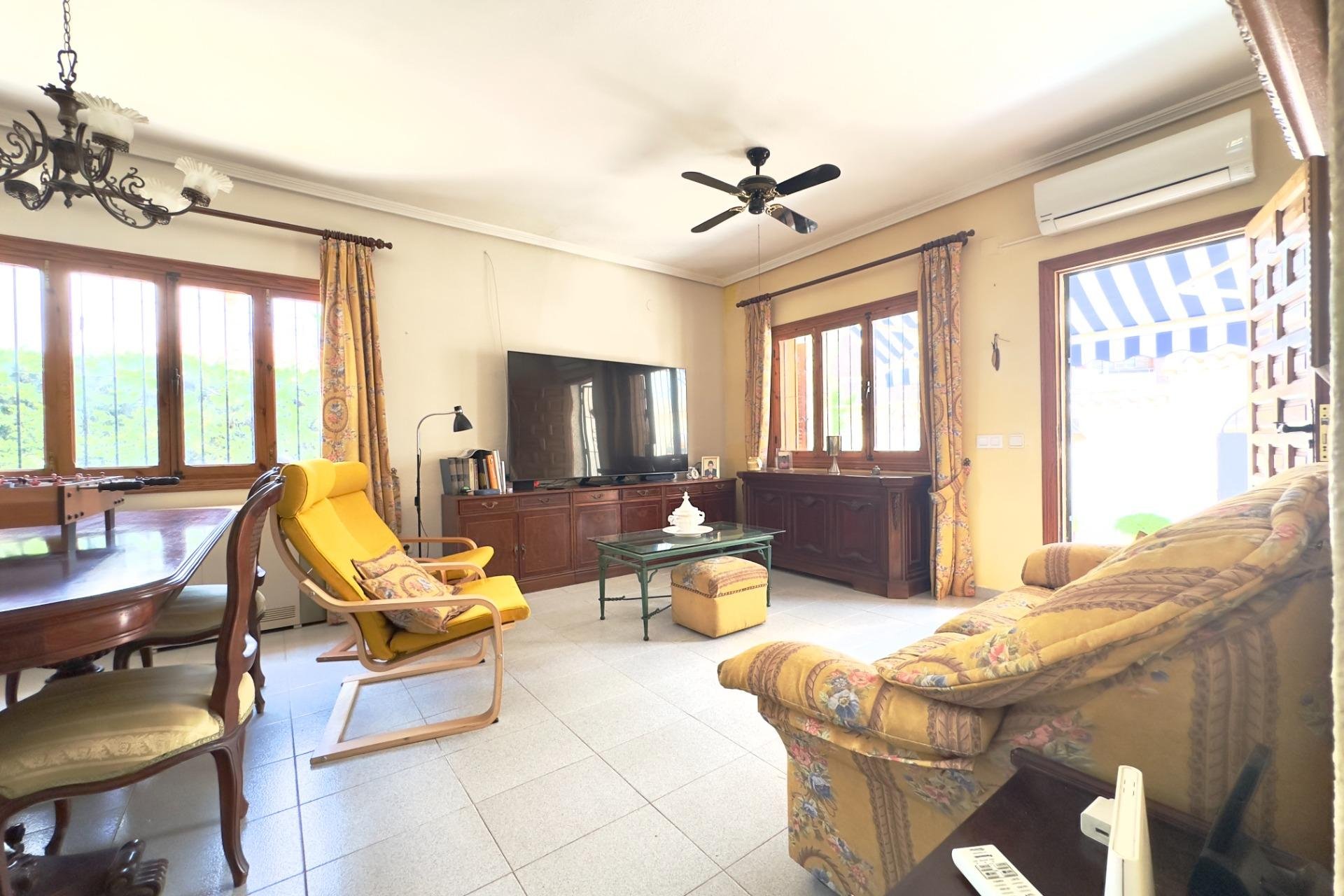 Återförsäljning - Villa -
Orihuela Costa - La Zenia