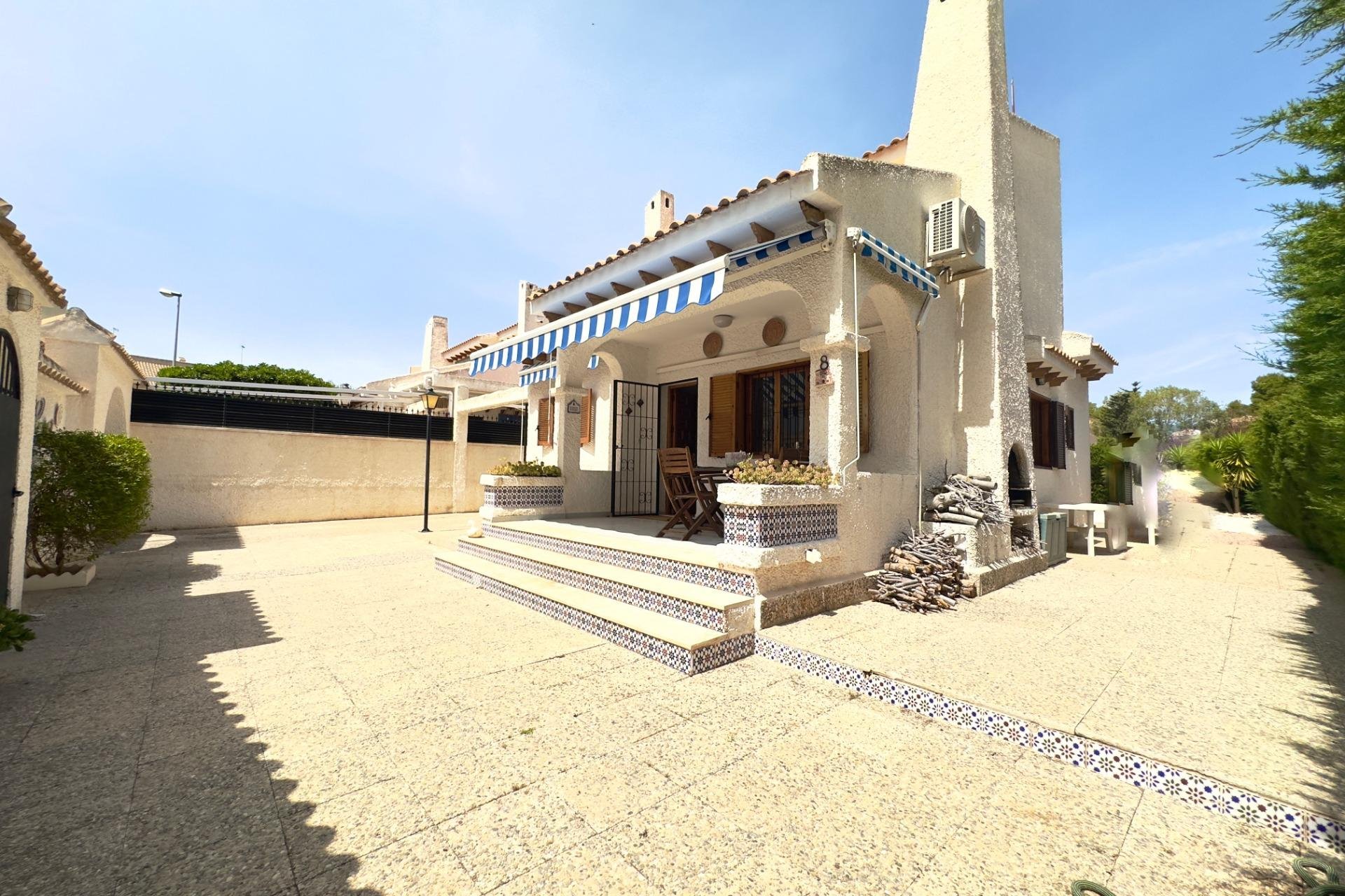 Återförsäljning - Villa -
Orihuela Costa - La Zenia