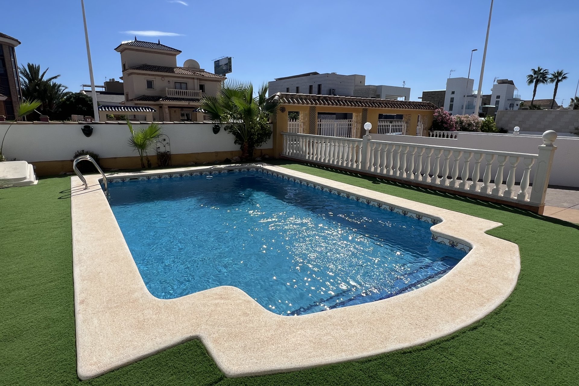 Återförsäljning - Villa -
Orihuela Costa - La Zenia