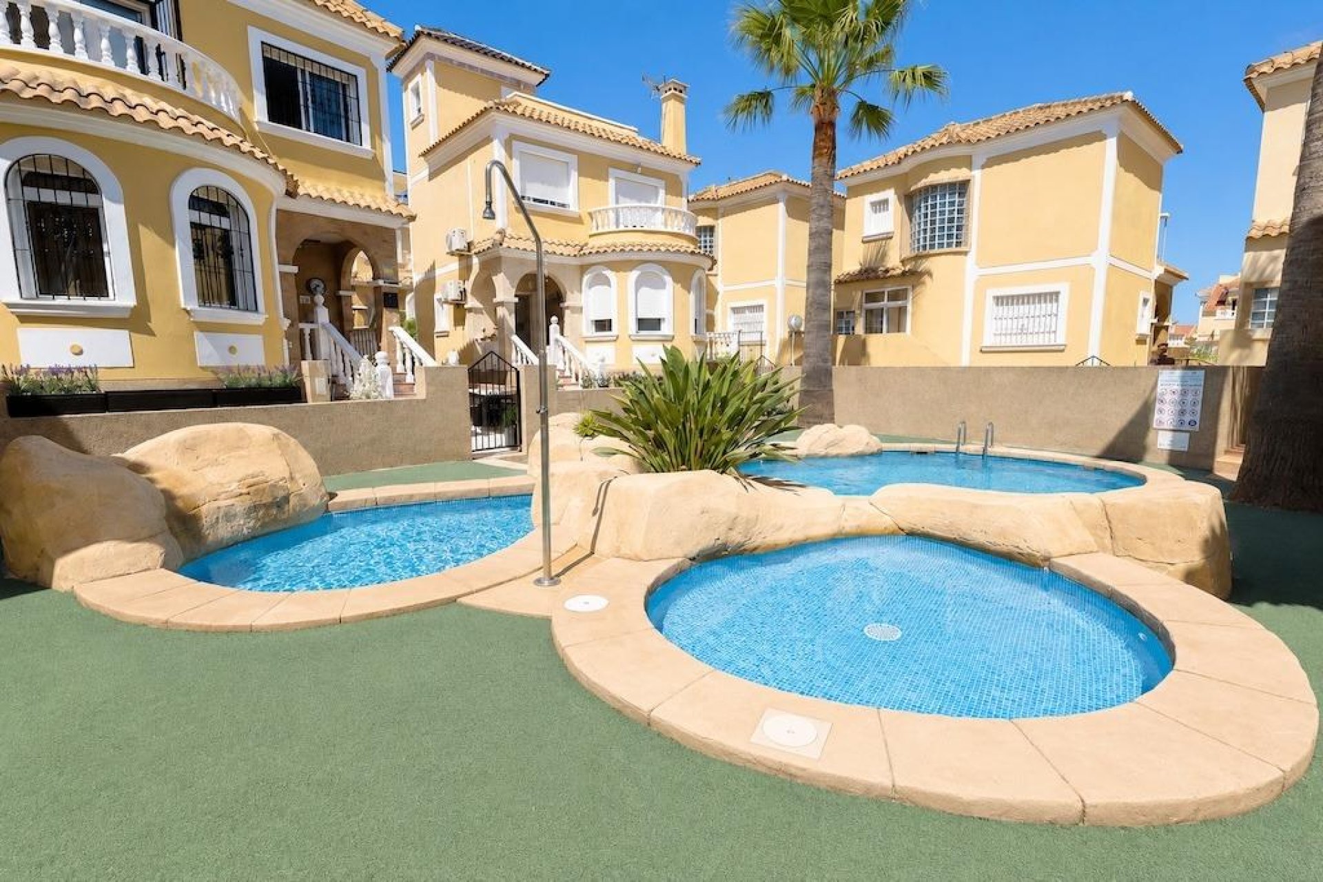 Återförsäljning - Villa -
Orihuela Costa - Las Filipinas