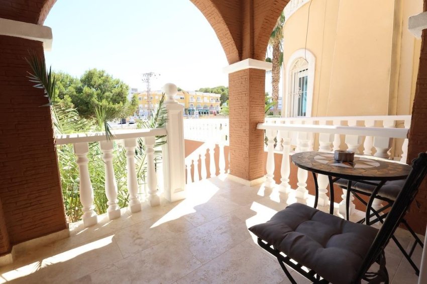 Återförsäljning - Villa -
Orihuela Costa - Las Filipinas
