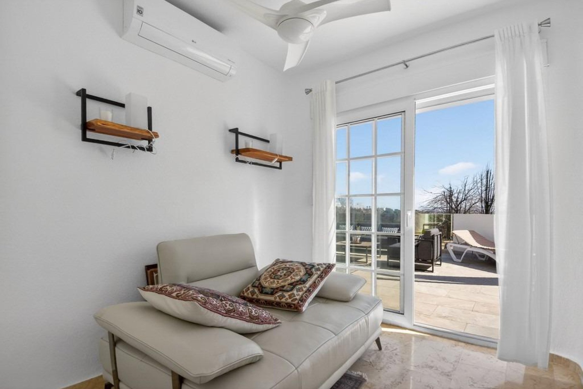 Återförsäljning - Villa -
Orihuela Costa - Las Ramblas