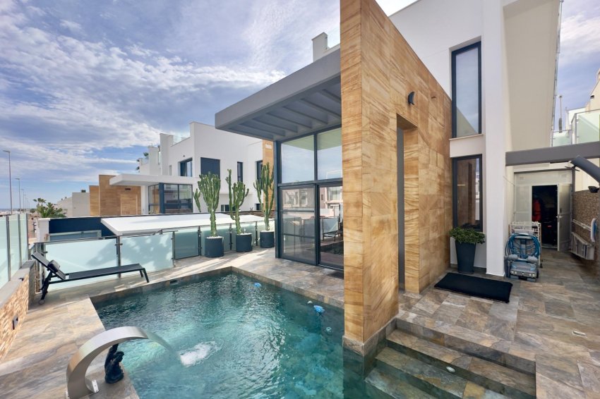 Återförsäljning - Villa -
Orihuela Costa - Lomas de Cabo Roig