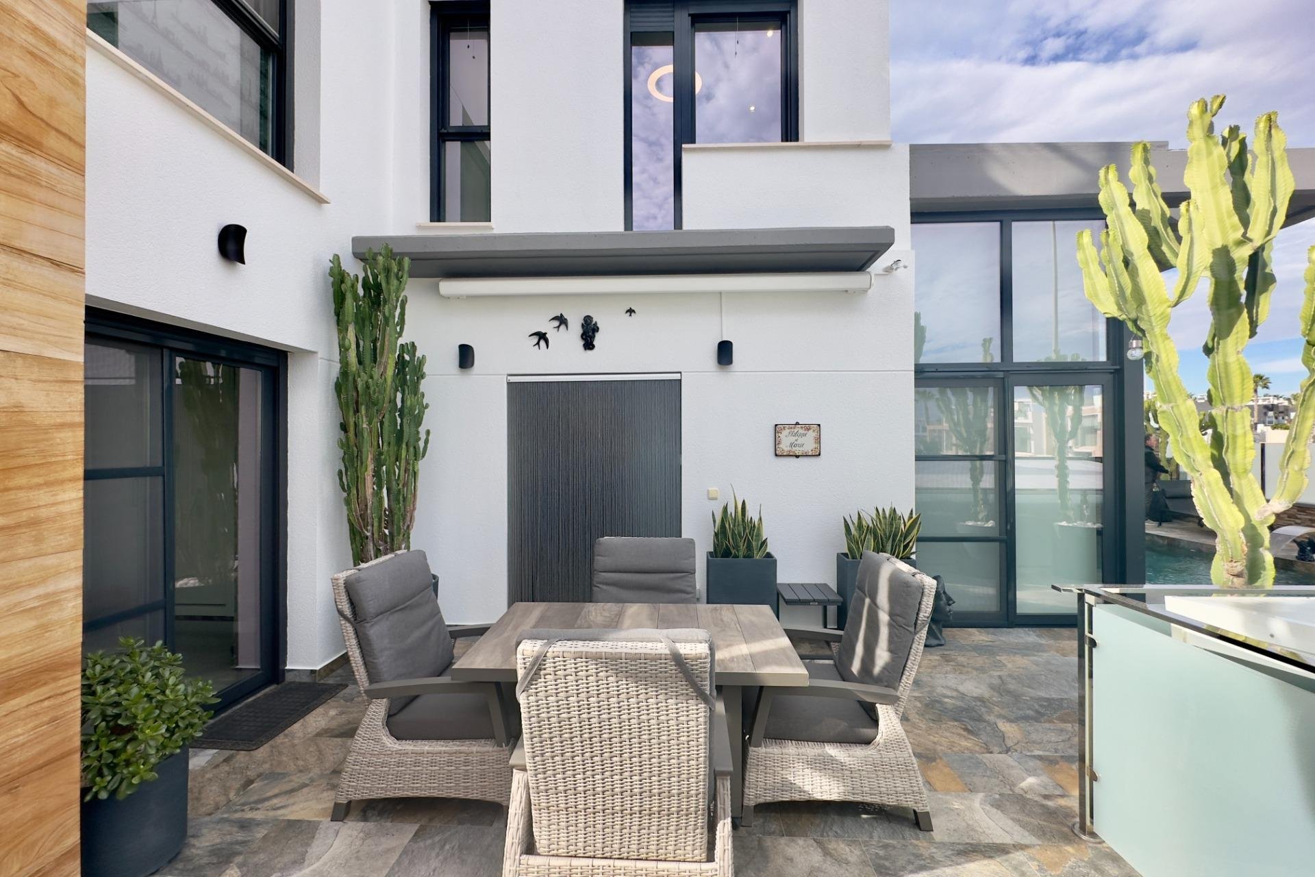 Återförsäljning - Villa -
Orihuela Costa - Lomas de Cabo Roig