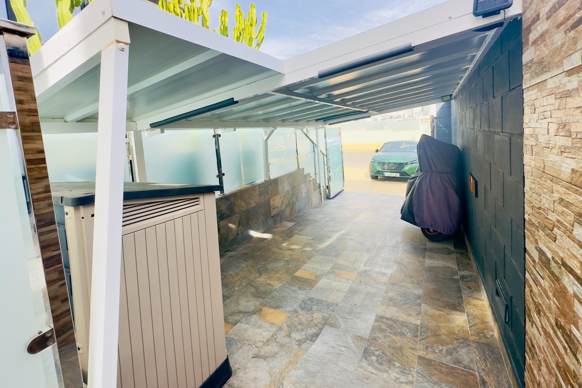 Återförsäljning - Villa -
Orihuela Costa - Lomas de Cabo Roig