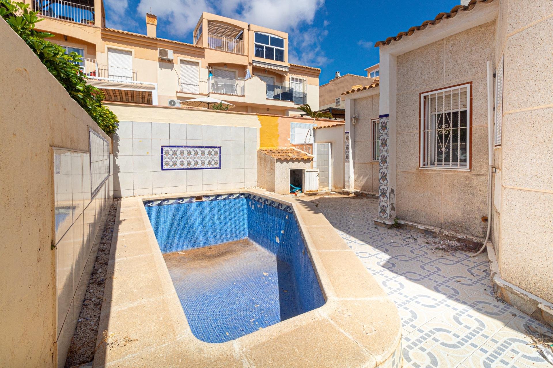 Återförsäljning - Villa -
Orihuela Costa - Los Almendros-La Florida