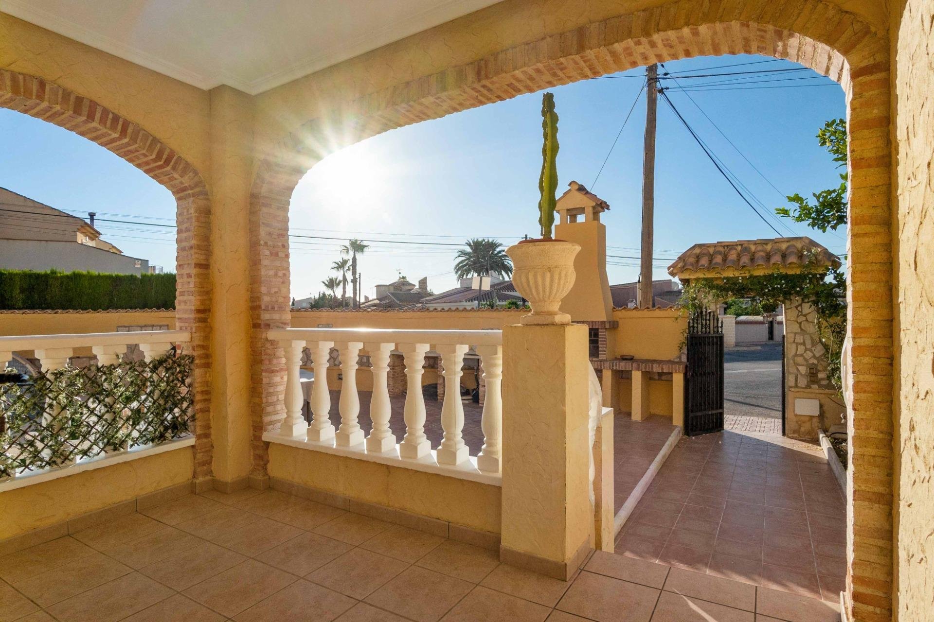 Återförsäljning - Villa -
Orihuela Costa - Los Almendros-La Florida
