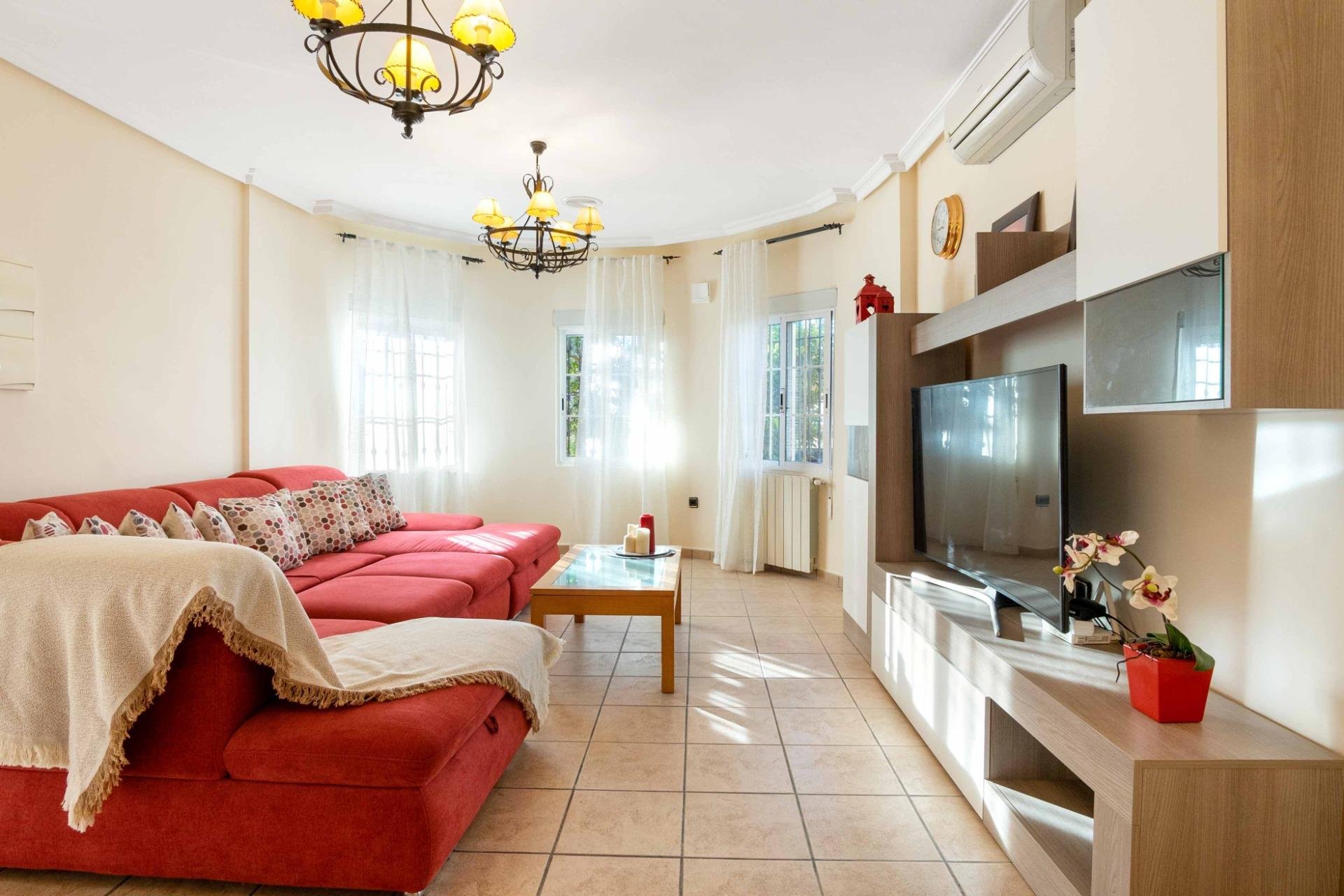Återförsäljning - Villa -
Orihuela Costa - Los Almendros-La Florida