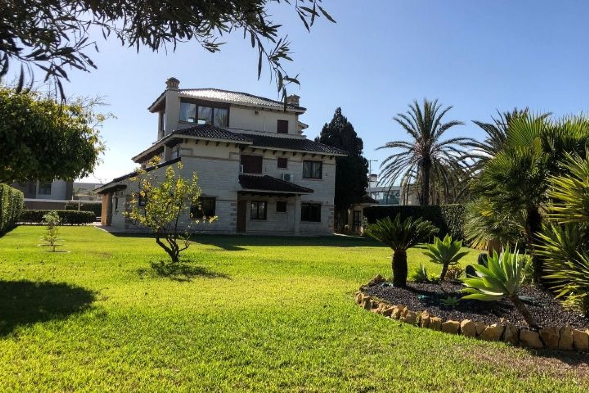Återförsäljning - Villa -
Orihuela Costa