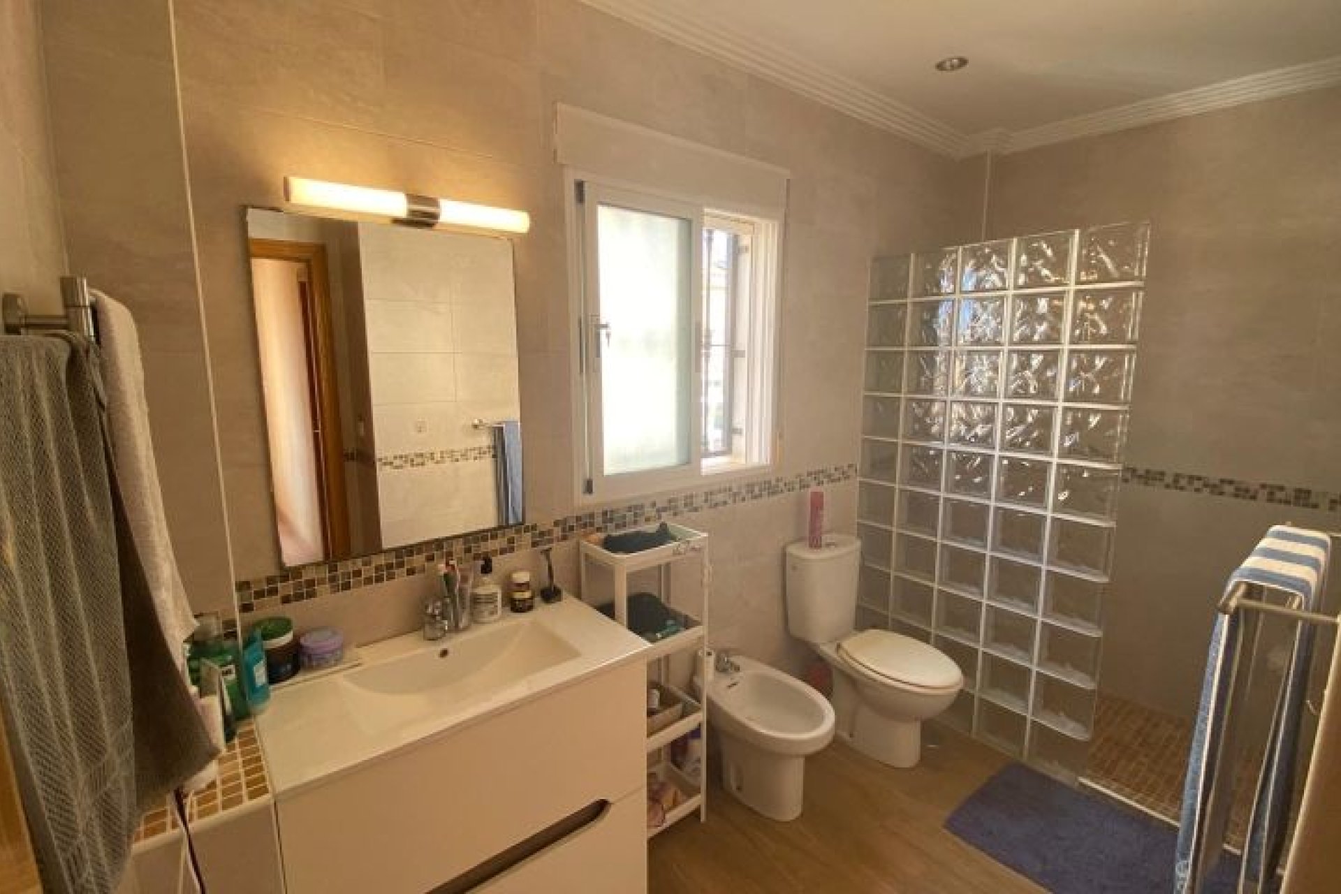 Återförsäljning - Villa -
Orihuela Costa