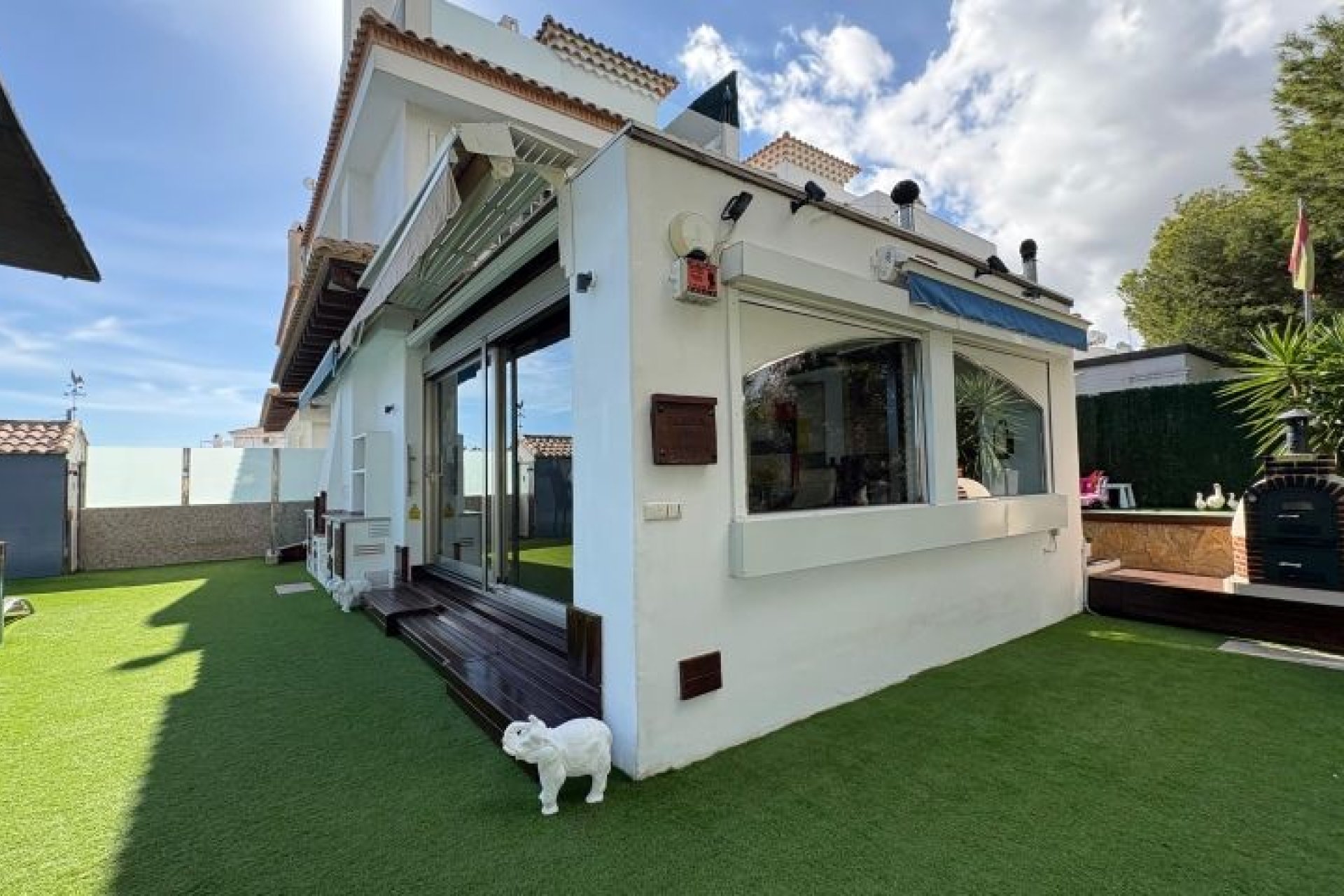 Återförsäljning - Villa -
Orihuela Costa