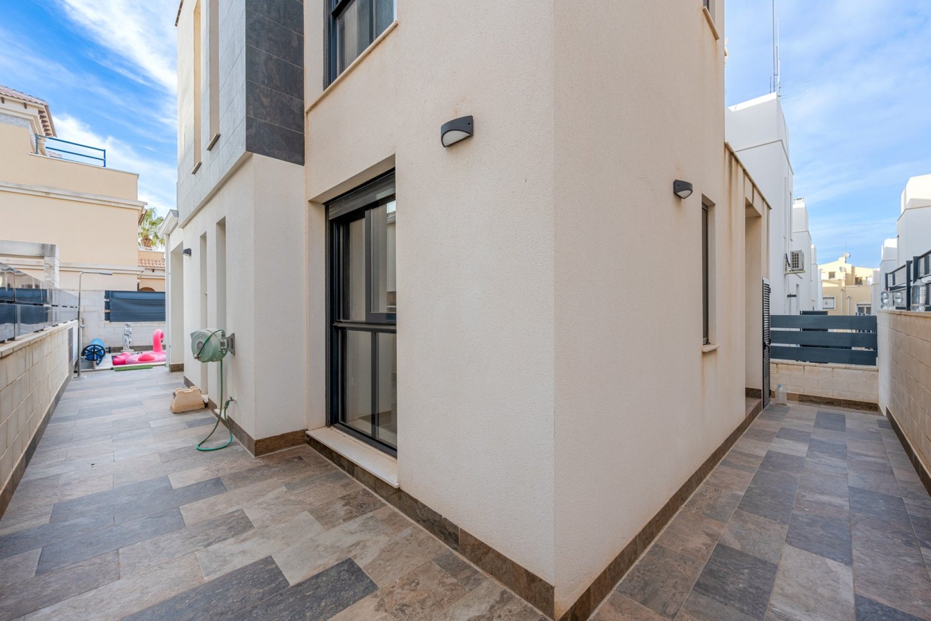 Återförsäljning - Villa -
Orihuela Costa