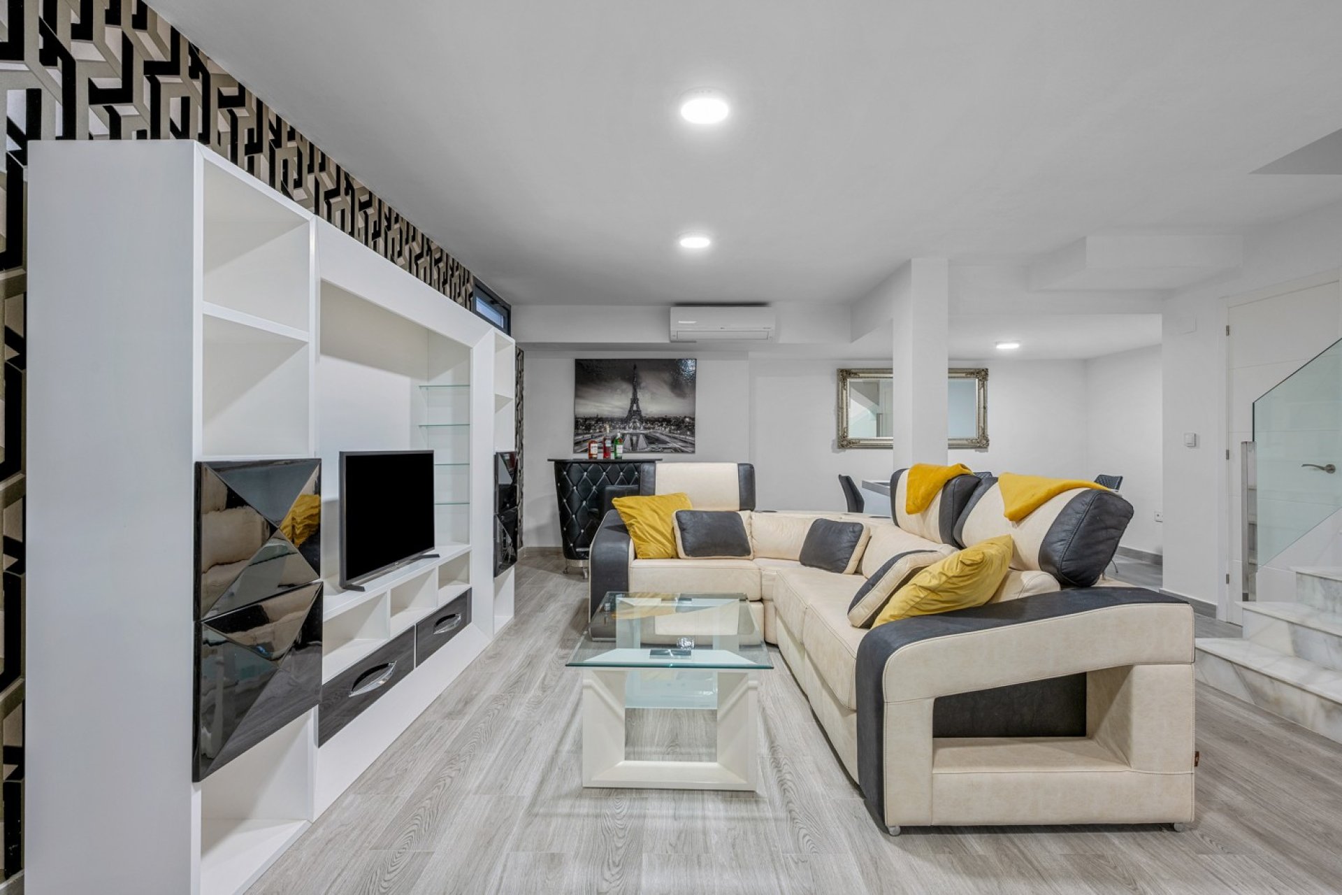 Återförsäljning - Villa -
Orihuela Costa