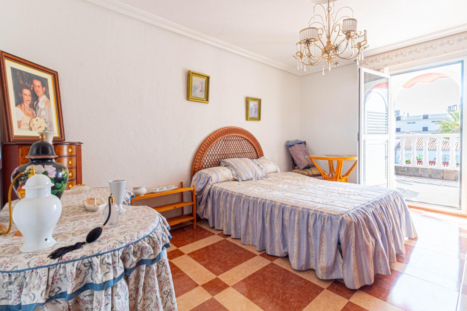 Återförsäljning - Villa -
Orihuela Costa