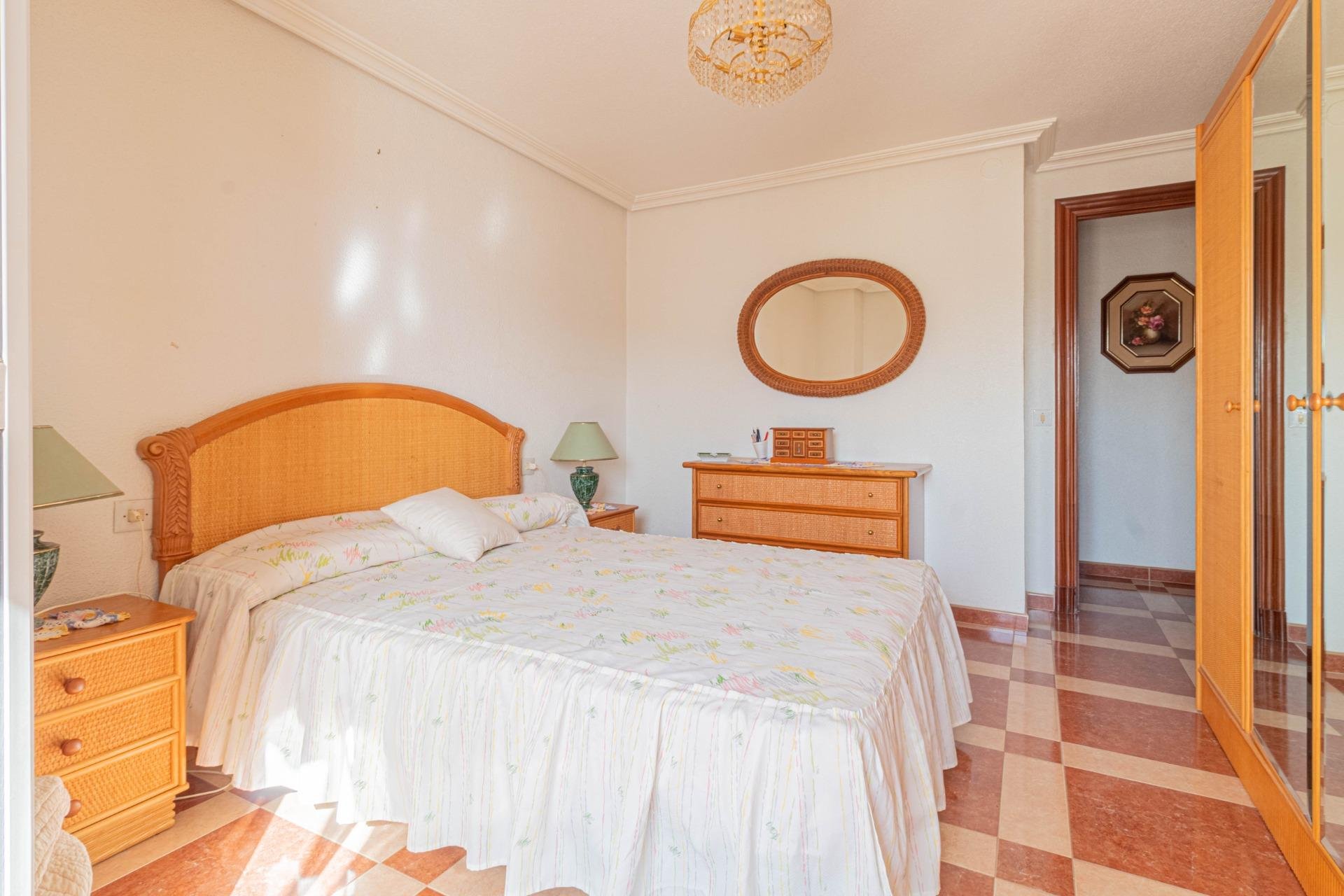 Återförsäljning - Villa -
Orihuela Costa