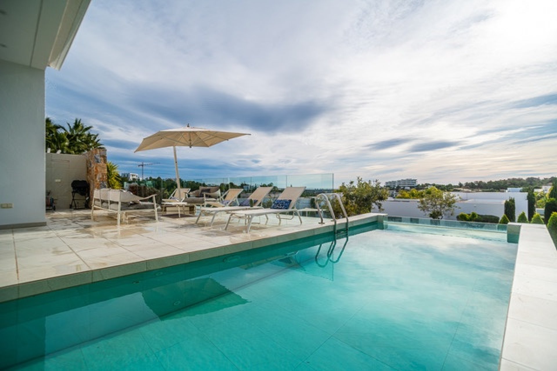 Återförsäljning - Villa -
Orihuela - Las Colinas Golf