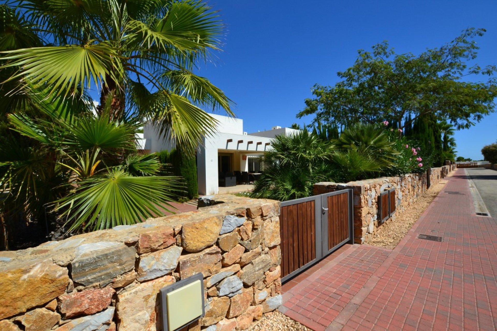 Återförsäljning - Villa -
Orihuela - Las Colinas Golf