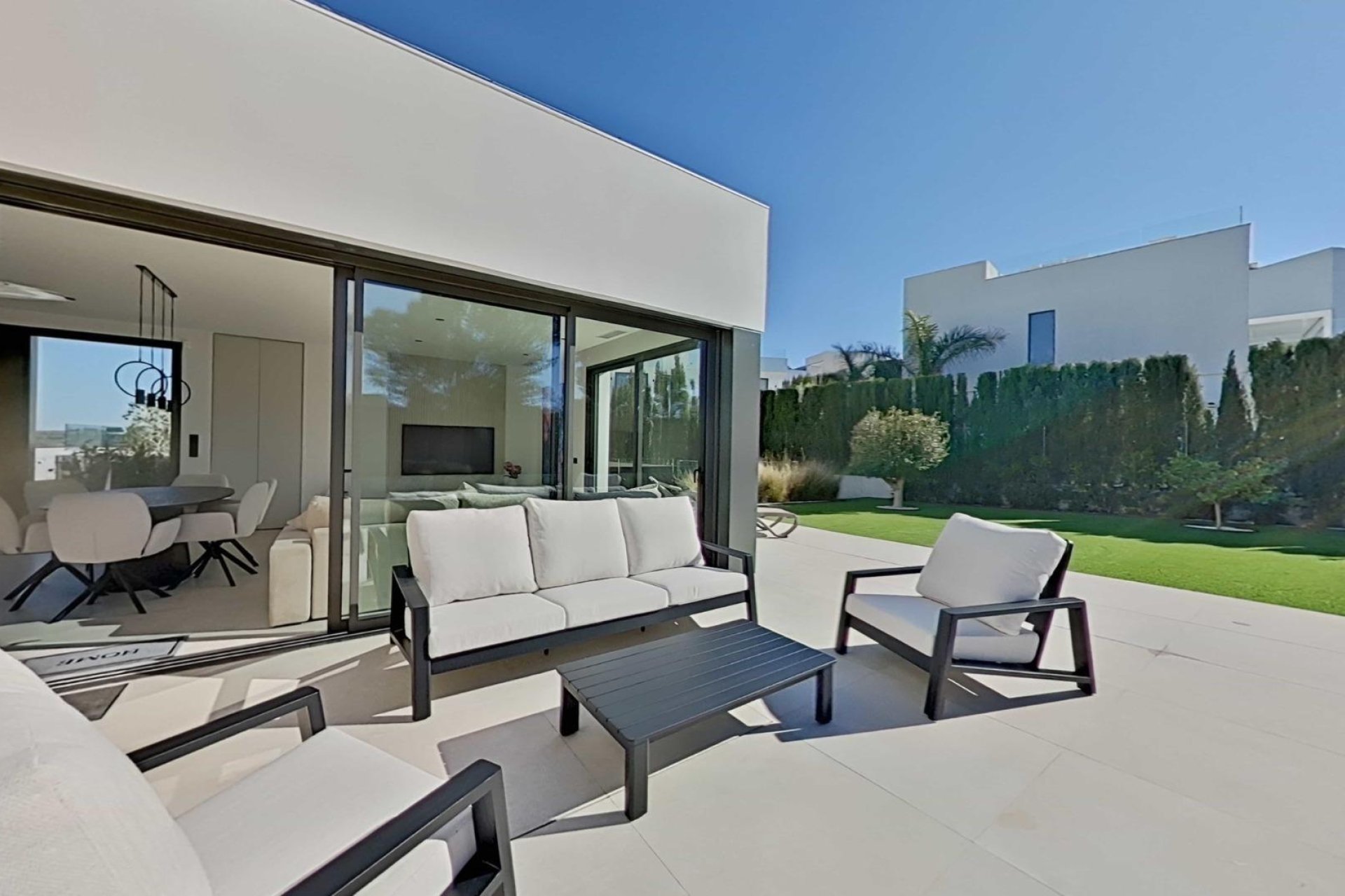 Återförsäljning - Villa -
Orihuela - Las Colinas Golf