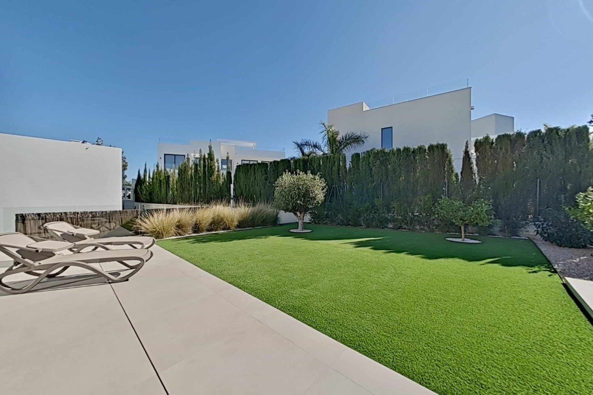 Återförsäljning - Villa -
Orihuela - Las Colinas Golf