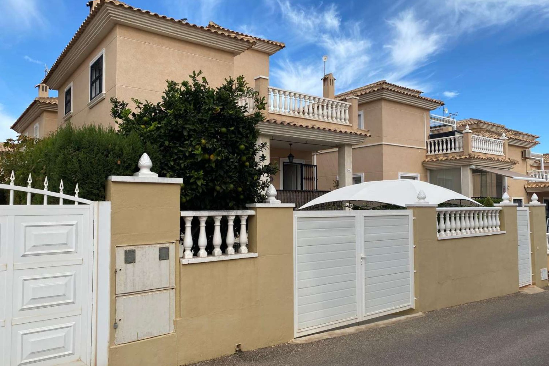 Återförsäljning - Villa -
Orihuela - Los Balcones y los Altos