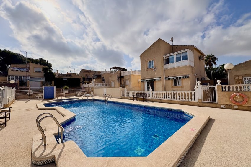 Återförsäljning - Villa -
Orihuela - Los Balcones