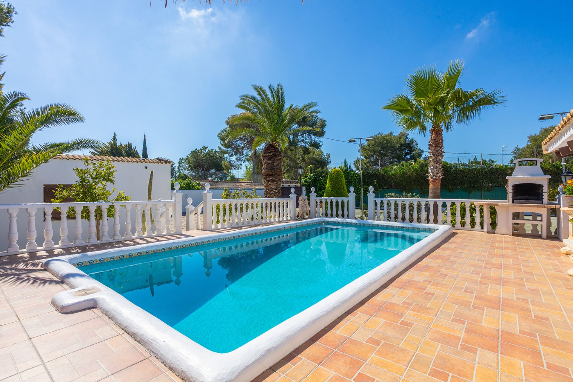 Återförsäljning - Villa -
Orihuela - Orihuela Costa