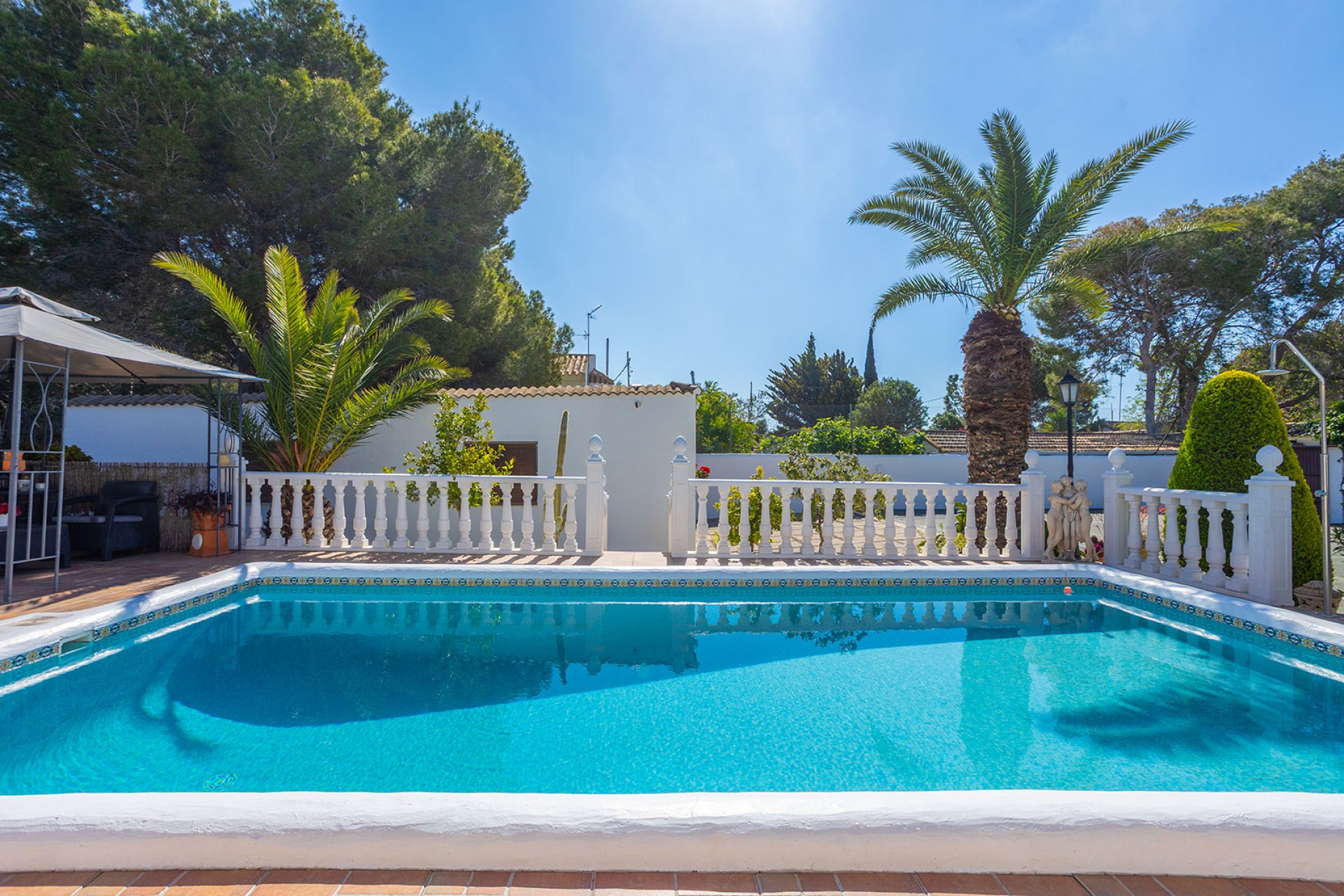 Återförsäljning - Villa -
Orihuela - Orihuela Costa
