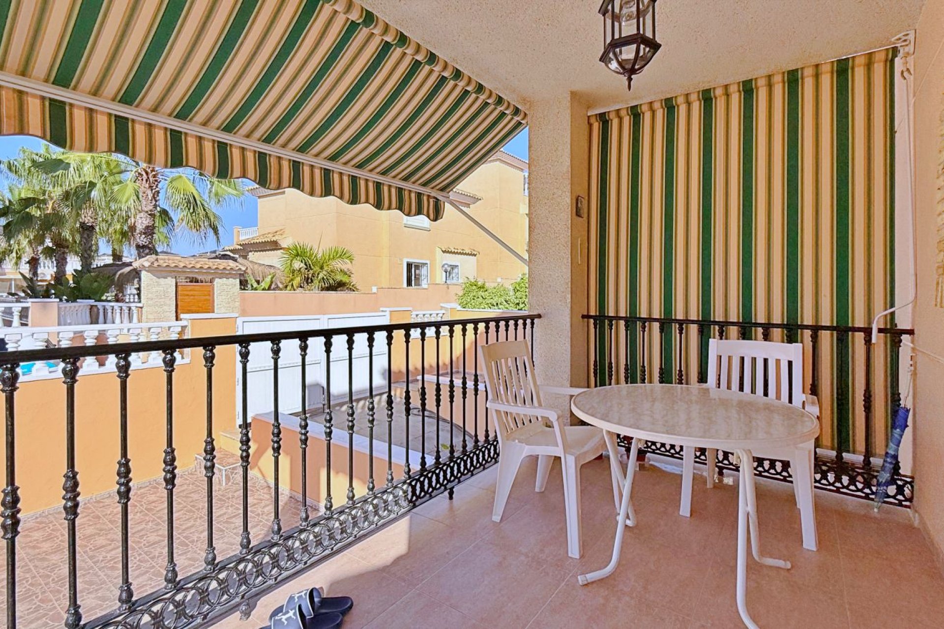Återförsäljning - Villa -
Orihuela - Orihuela Costa