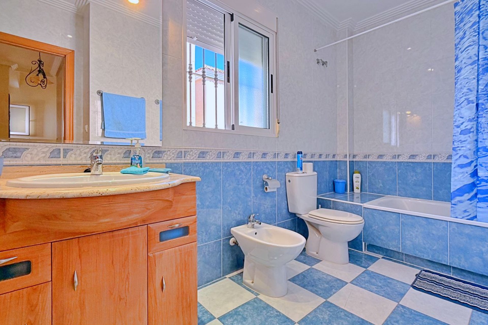 Återförsäljning - Villa -
Orihuela - Orihuela Costa