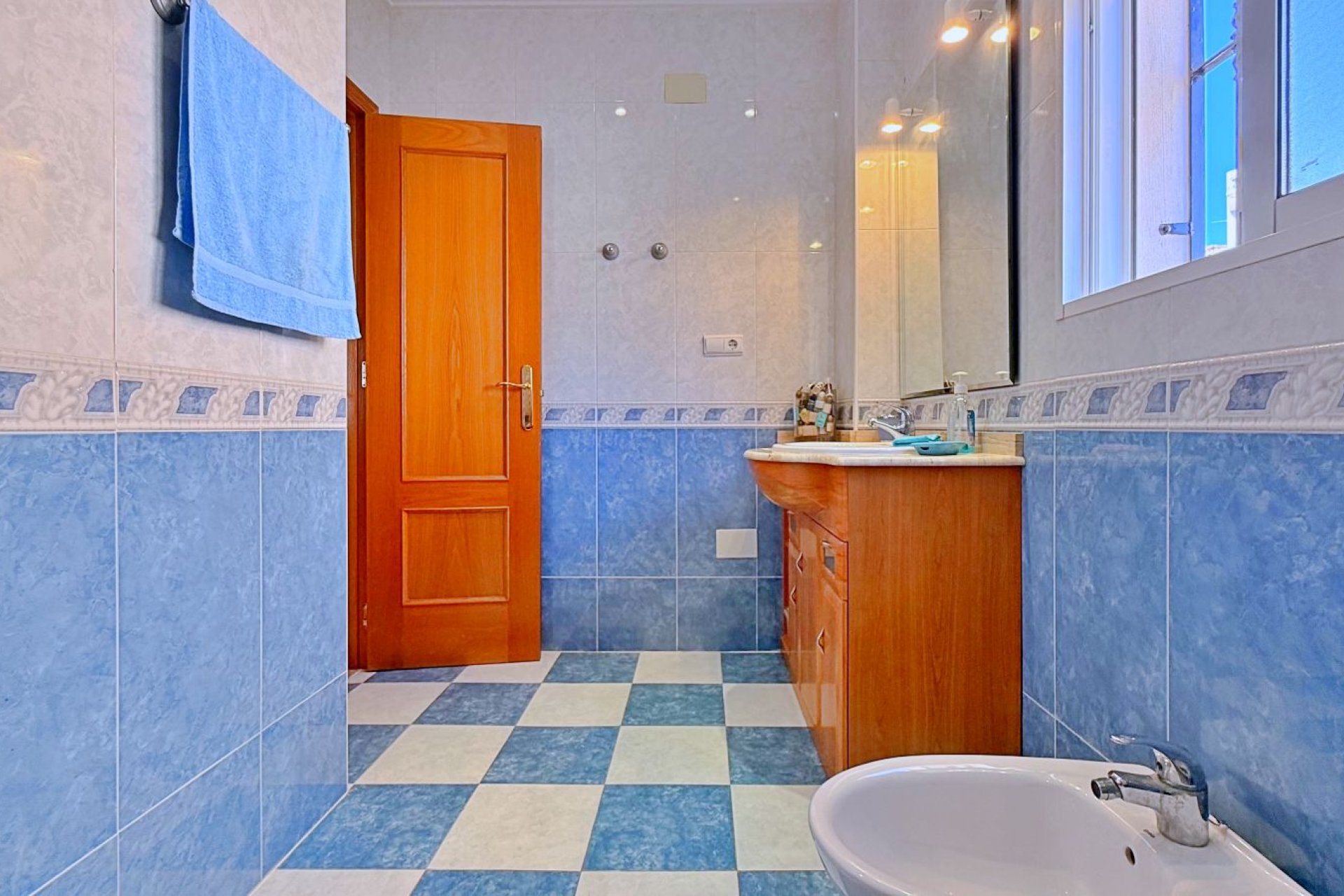 Återförsäljning - Villa -
Orihuela - Orihuela Costa