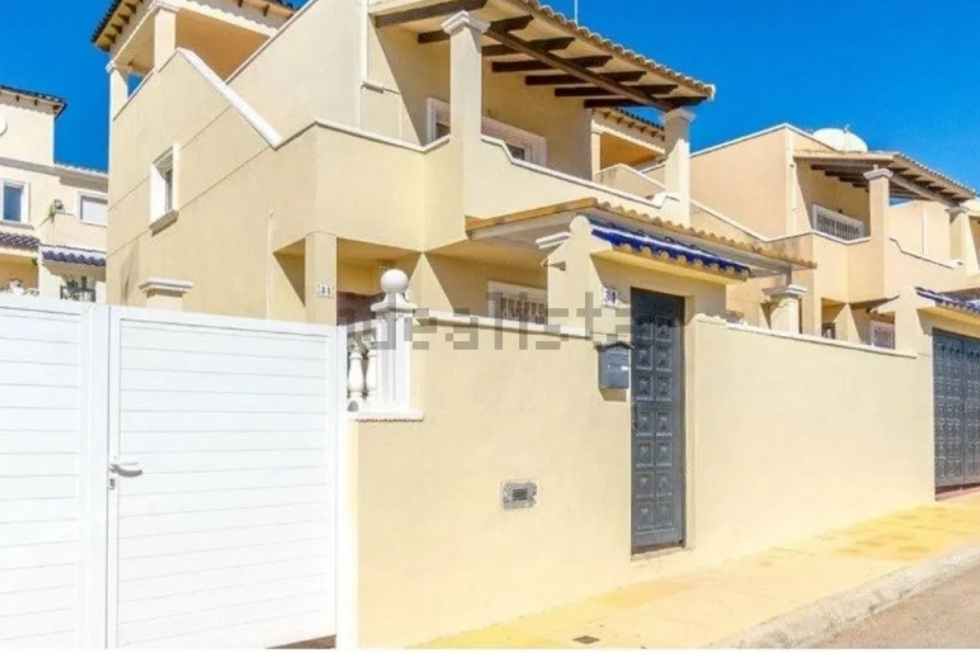 Återförsäljning - Villa -
Orihuela - Orihuela Costa