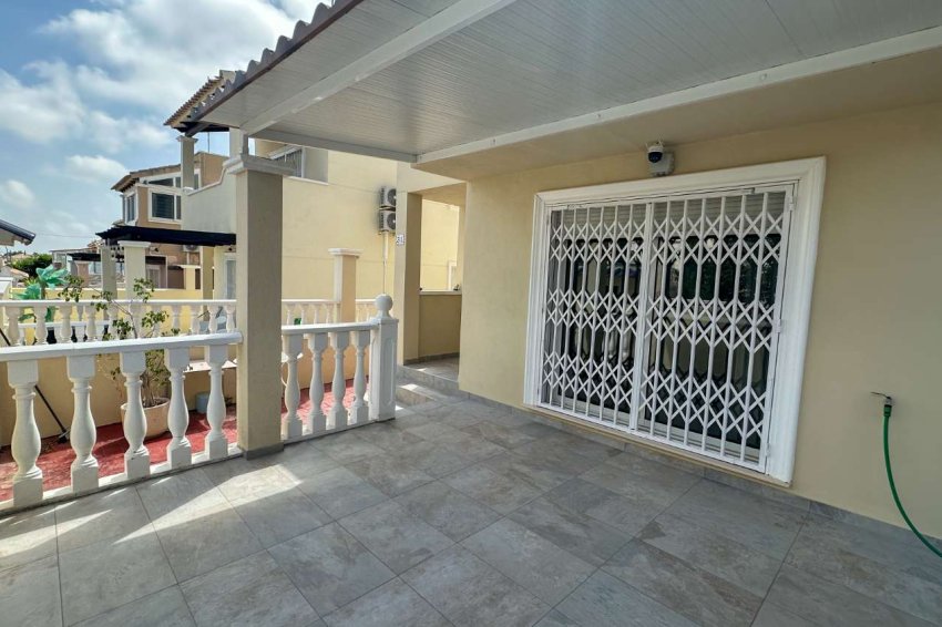 Återförsäljning - Villa -
Orihuela - Orihuela Costa