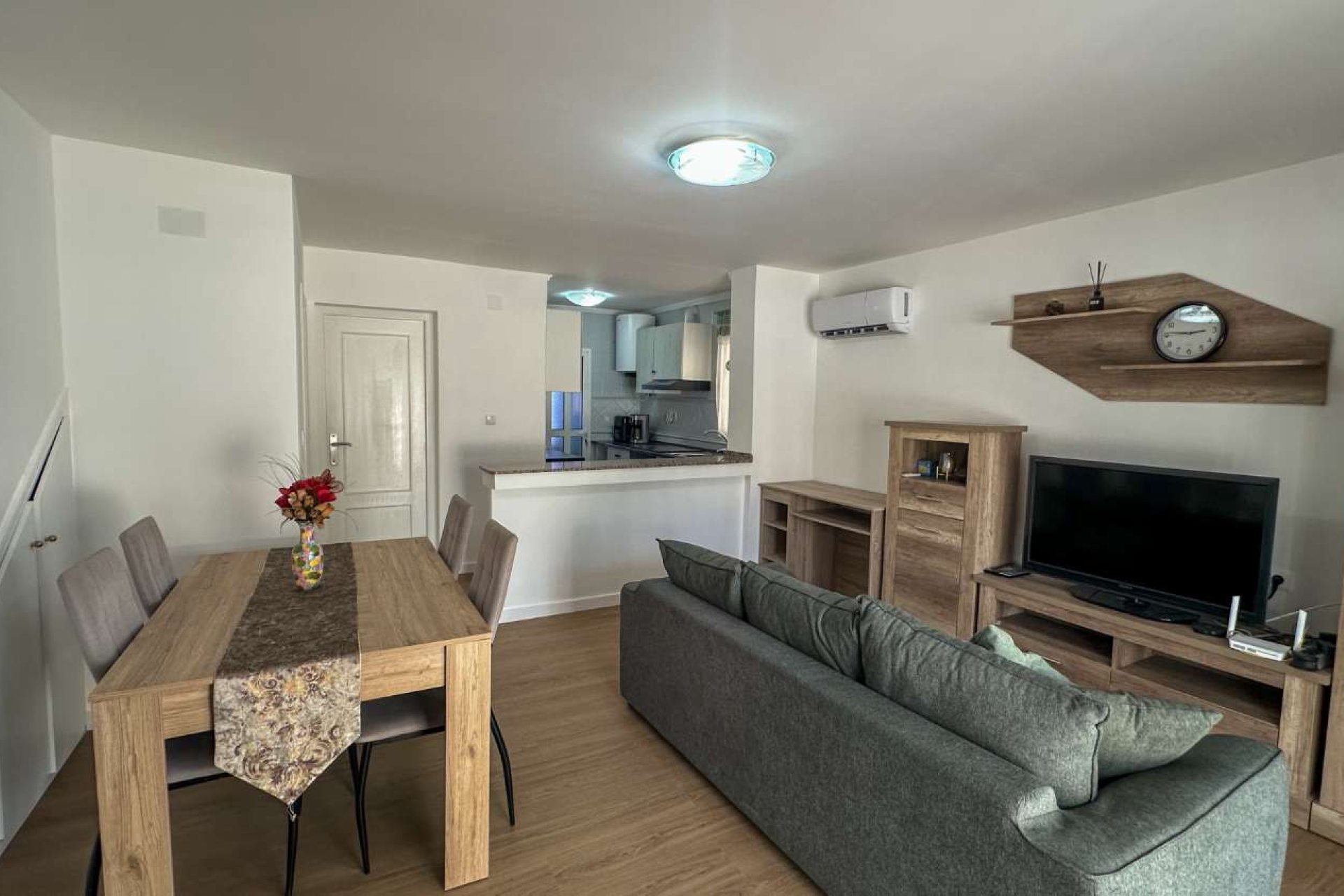 Återförsäljning - Villa -
Orihuela - Orihuela Costa