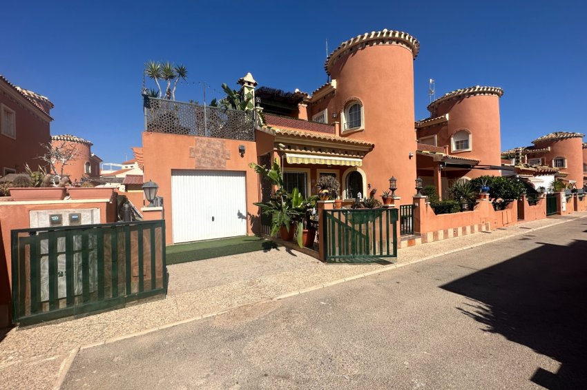 Återförsäljning - Villa -
Orihuela - Playa Flamenca