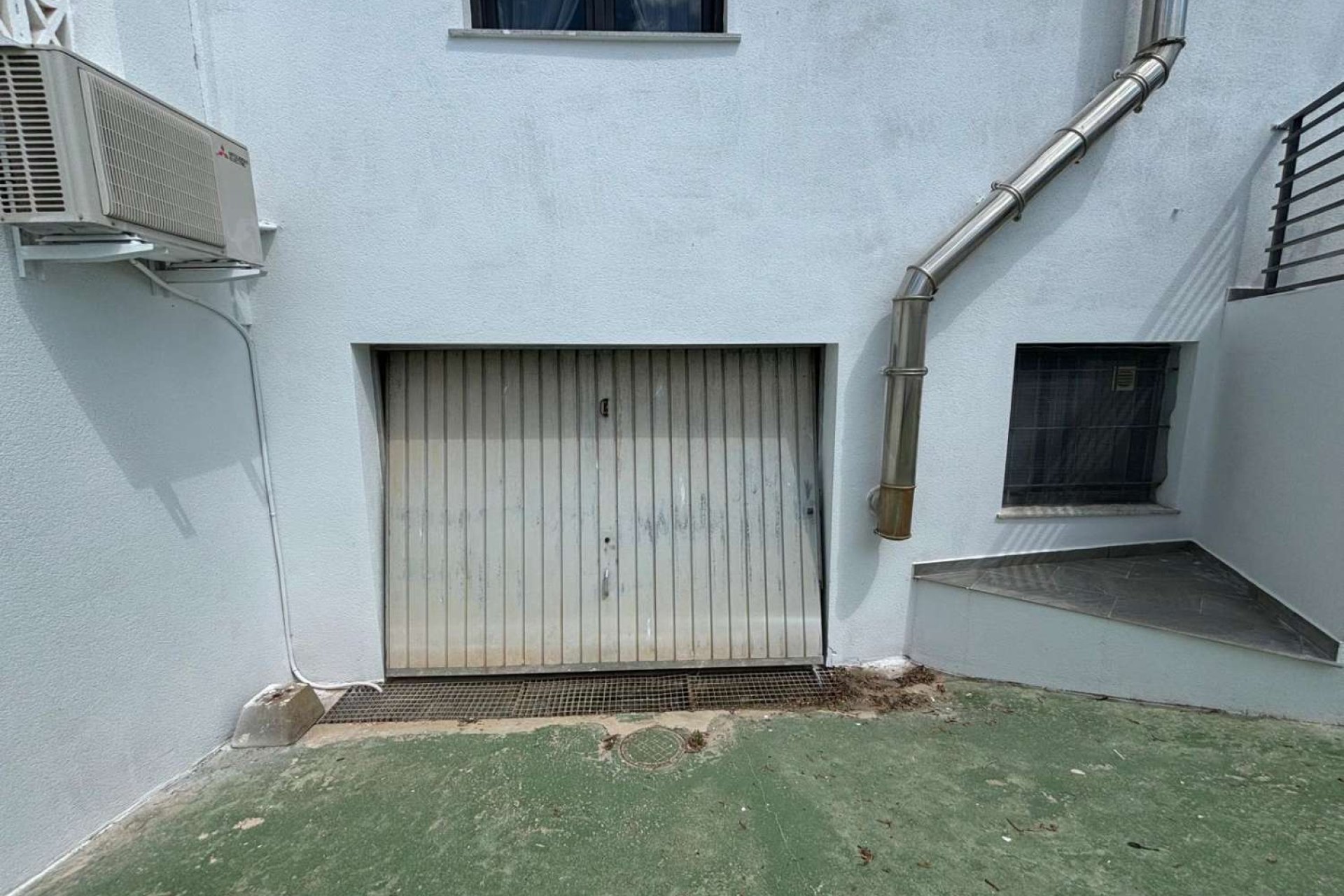 Återförsäljning - Villa -
Orihuela - Punta Prima