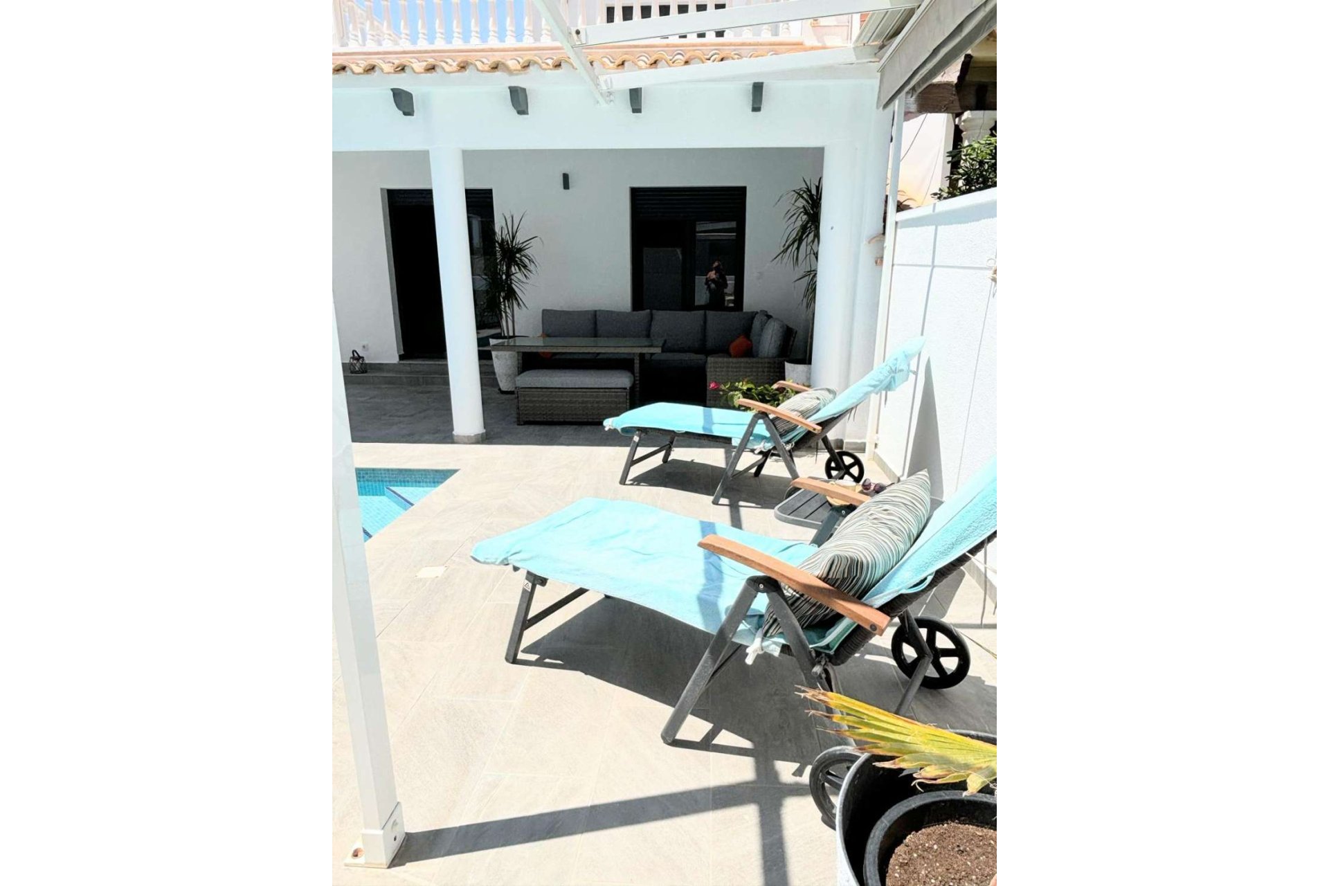 Återförsäljning - Villa -
Orihuela - Punta Prima