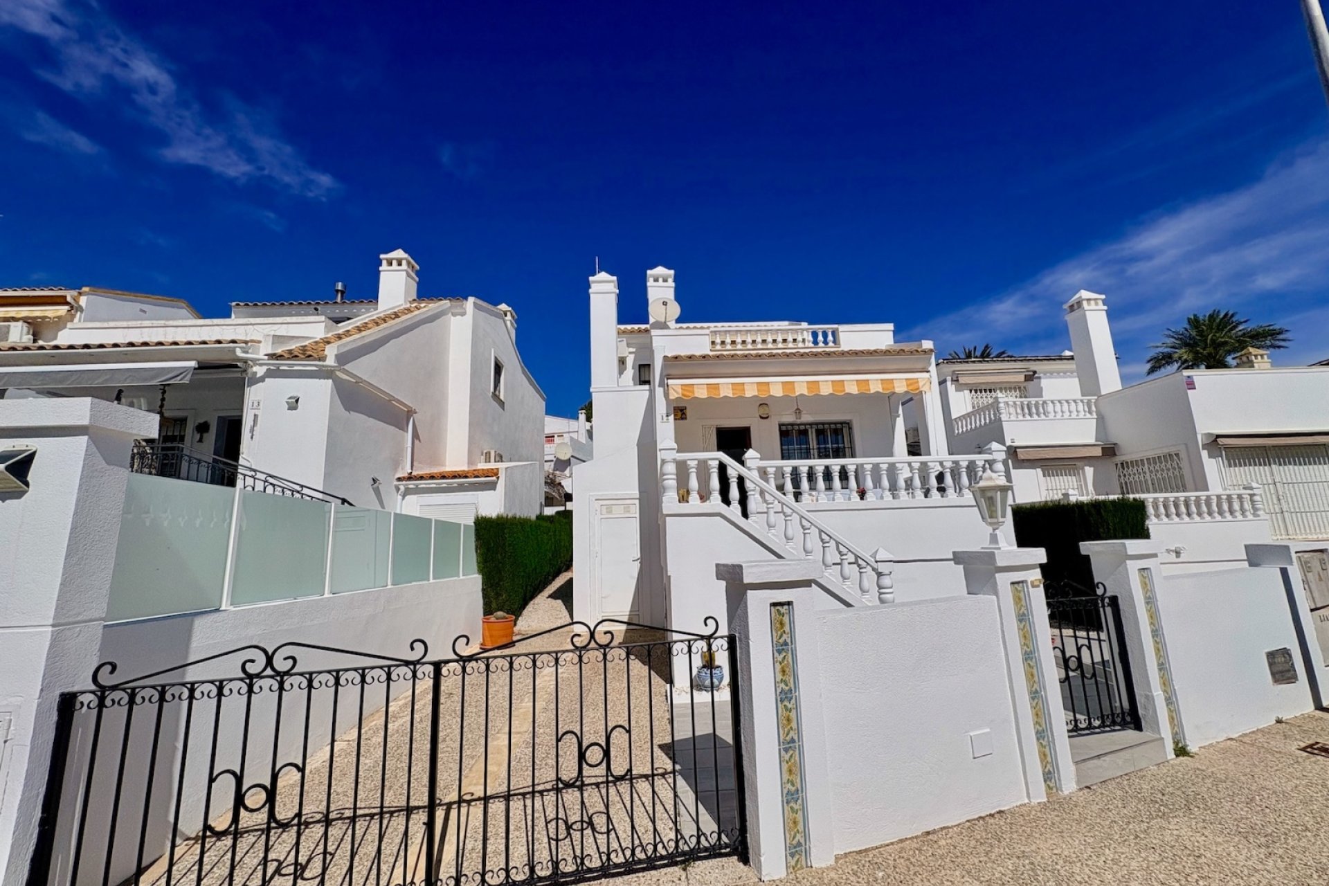 Återförsäljning - Villa -
Orihuela - Villamartin