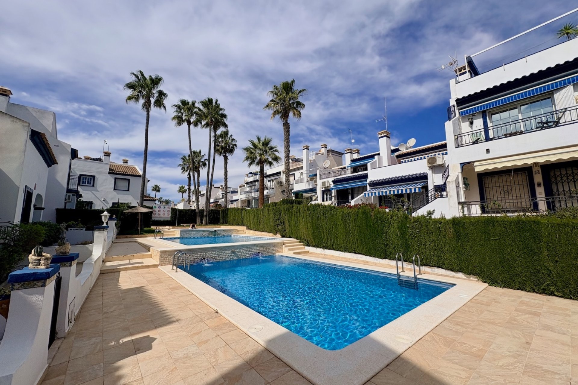 Återförsäljning - Villa -
Orihuela - Villamartin