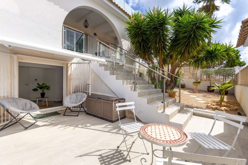 Återförsäljning - Villa -
Orihuela