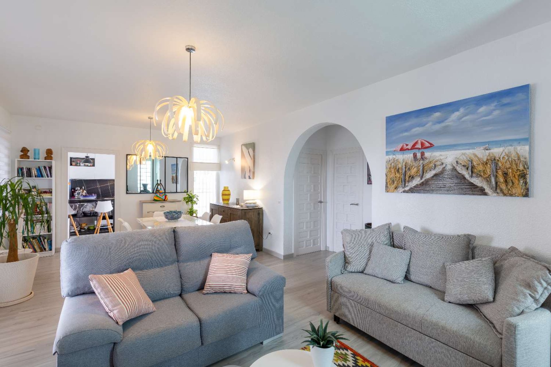 Återförsäljning - Villa -
Orihuela