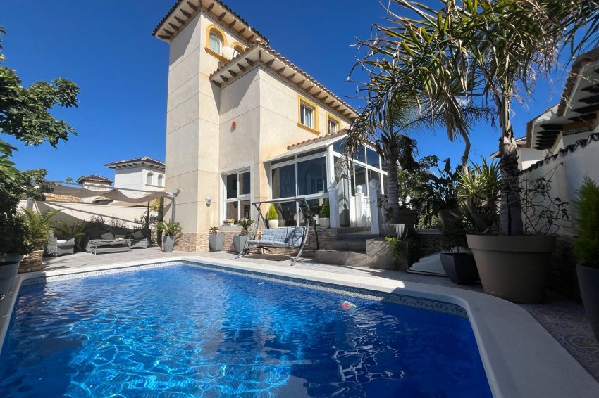 Återförsäljning - Villa -
Playa Flamenca - Orihuela Costa