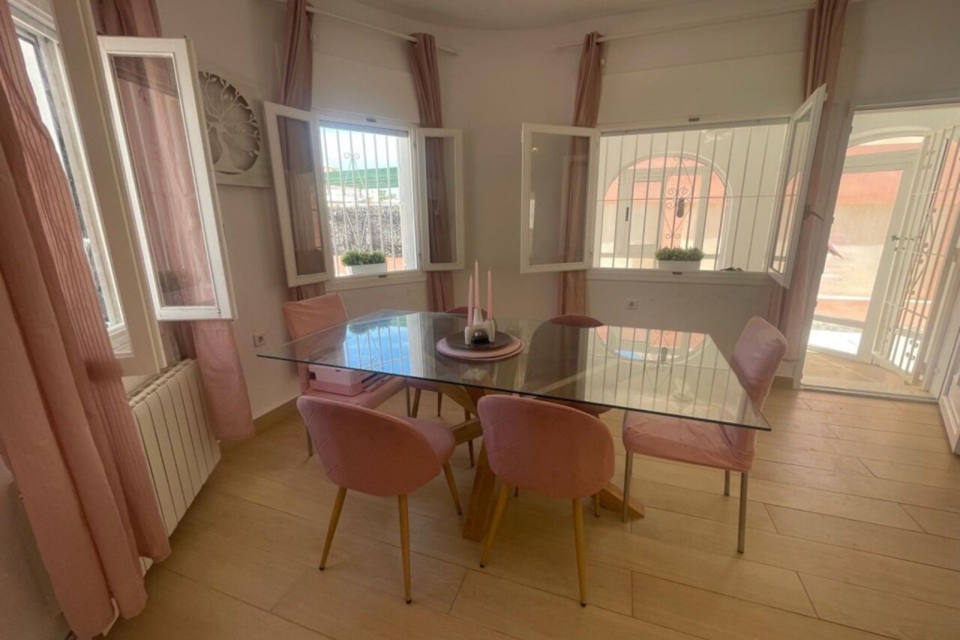 Återförsäljning - Villa -
Playa Flamenca