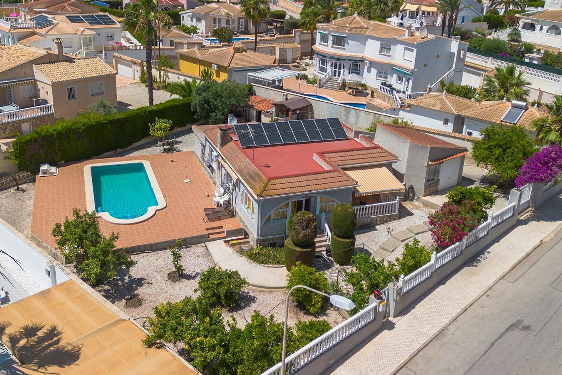 Återförsäljning - Villa -
Rojales - Centro de la Ciudad Quesada