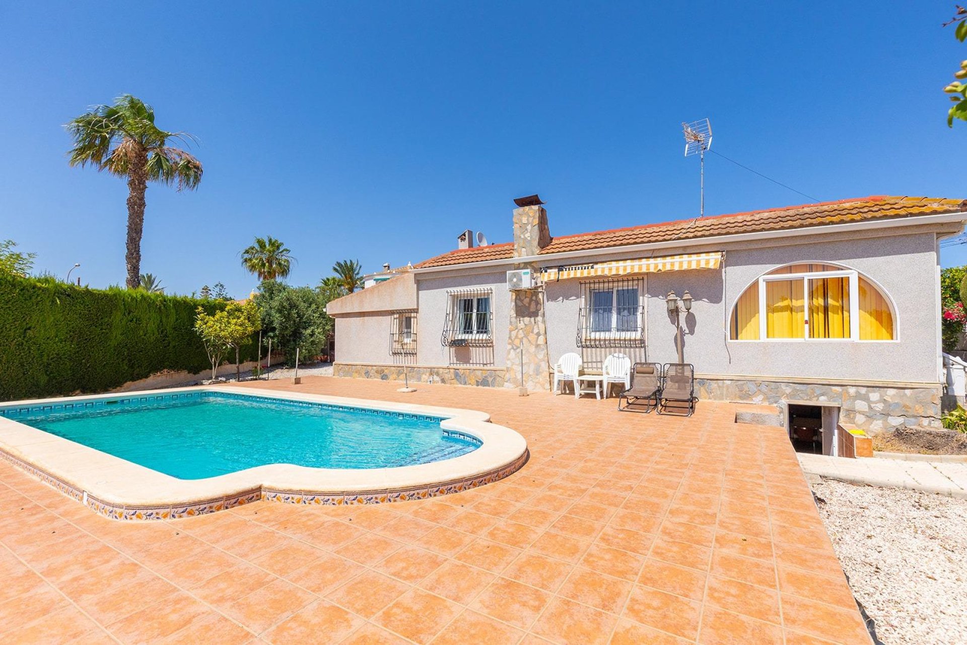 Återförsäljning - Villa -
Rojales - Centro de la Ciudad Quesada
