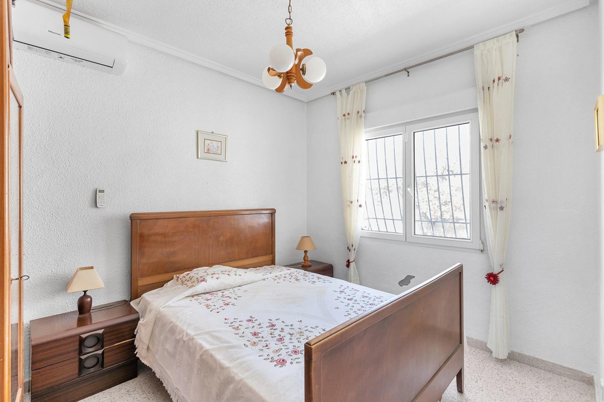 Återförsäljning - Villa -
Rojales - Centro de la Ciudad Quesada