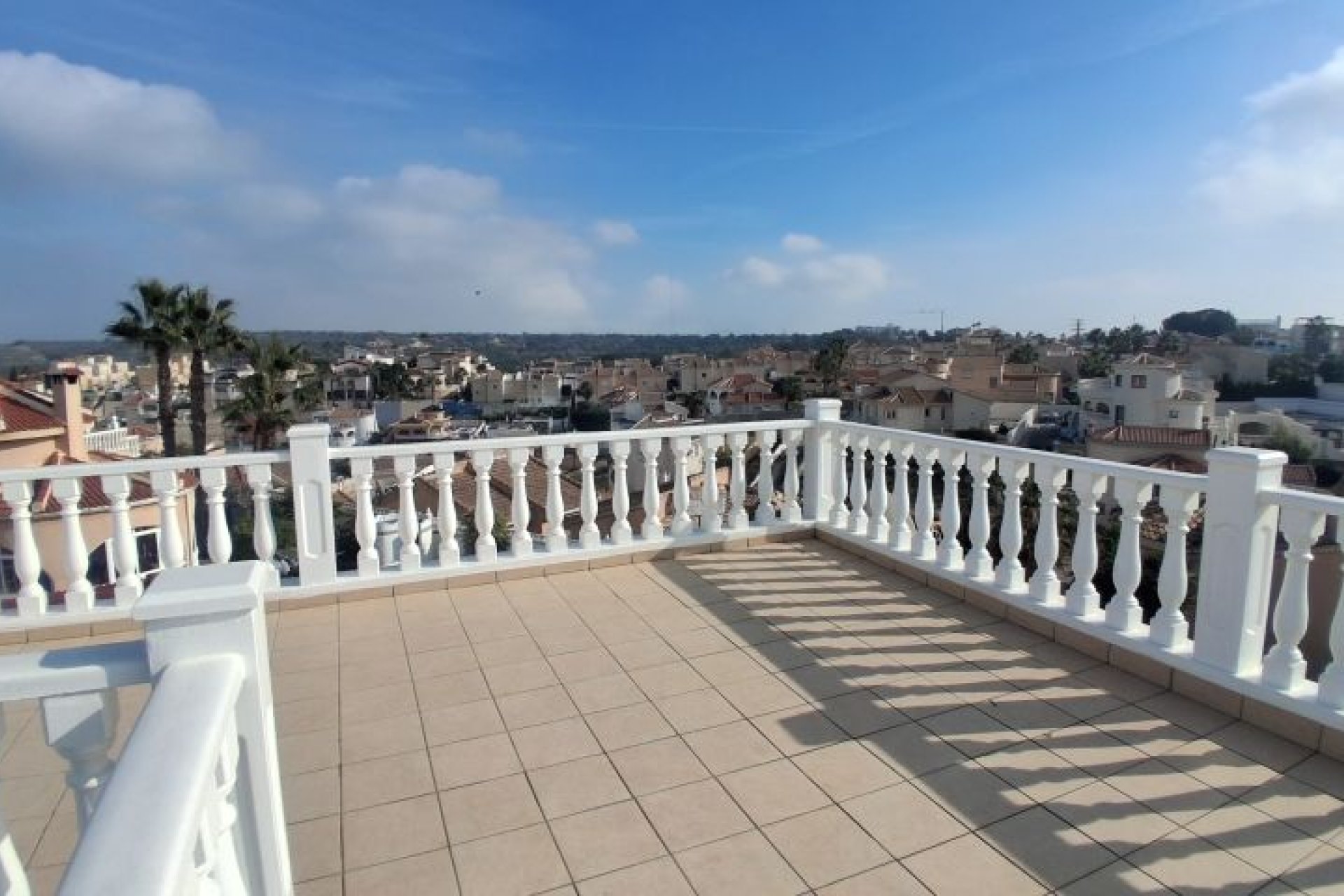 Återförsäljning - Villa -
Rojales